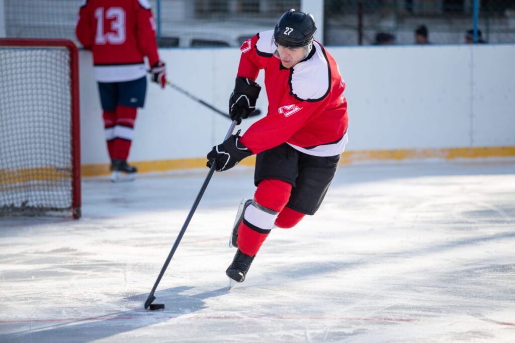 professional-ice-hockey-player-in-attack-on-the-ri-2023-11-27-05-02-40-utc-min